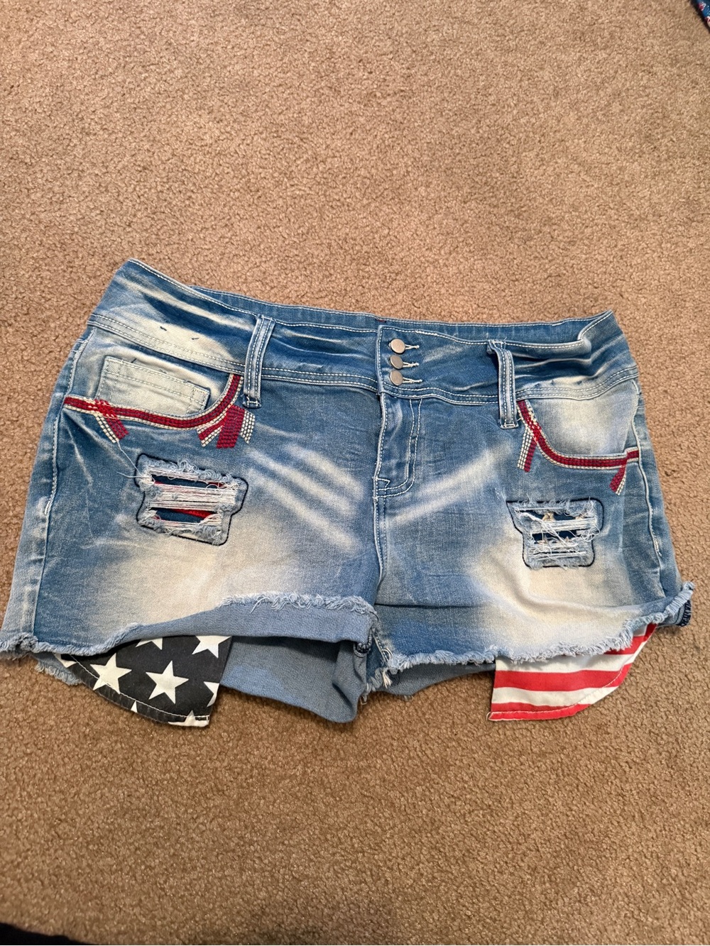 NEVER WORN Flamingles Women’s Distressed Blue Denim Shorts with Flag Accent